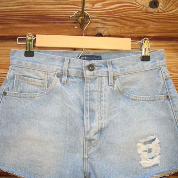 NWOT Levis Made and Crafted Cheeky Light Wash High Rise Cut Off Shorts - Picture 4 of 10